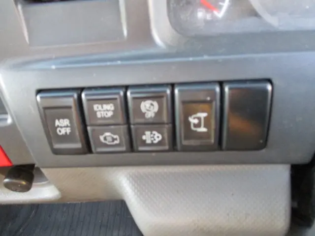 いすゞ エルフ SKG-NKR85A(2WD)の写真38