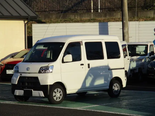 トヨタ ピクシスバン EBD-S331M(4WD)の写真1