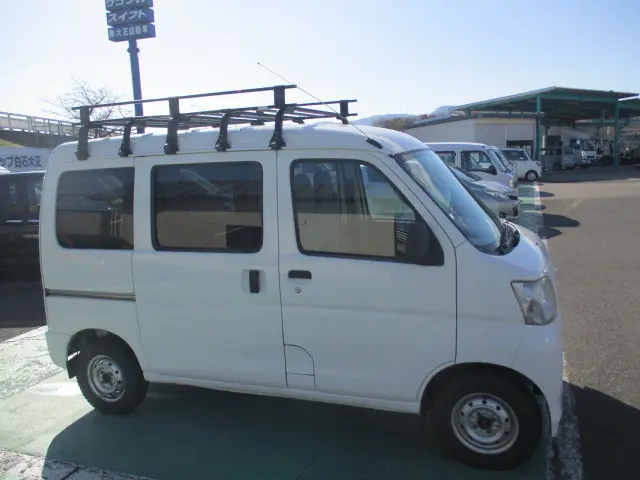 ダイハツ ハイゼットバン EBD-S331V(4WD)の写真5