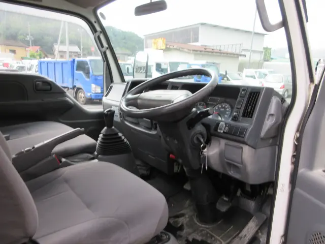 いすゞ エルフ BKG-NJS85A(4WD)の写真5