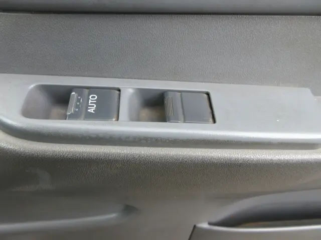 いすゞ エルフ BKG-NJS85A(4WD)の写真6