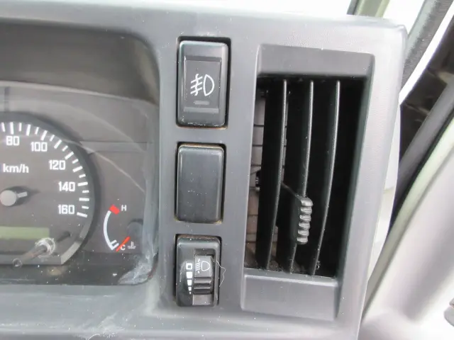 いすゞ エルフ BKG-NJS85A(4WD)の写真8