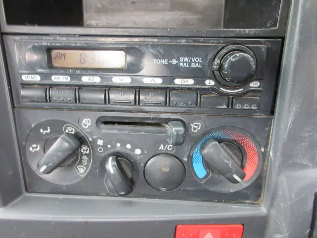 いすゞ エルフ BKG-NJS85A(4WD)の写真12