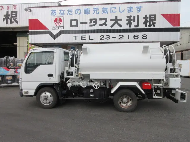 いすゞ エルフ BDG-NKS85AN(4WD)の写真2