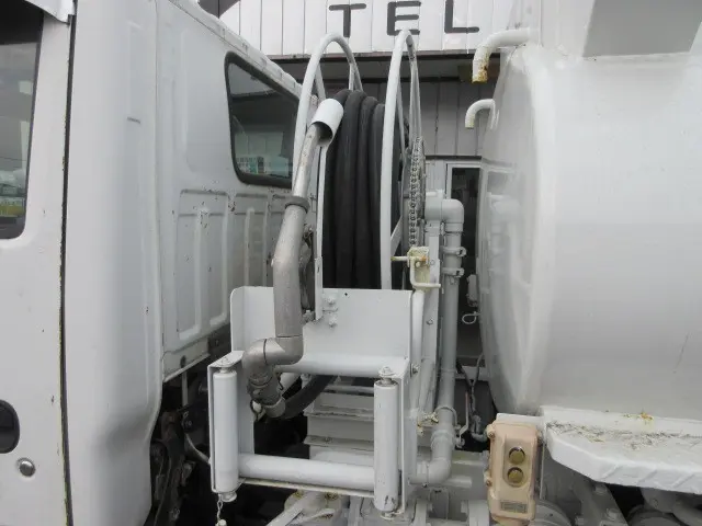 いすゞ エルフ BDG-NKS85AN(4WD)の写真4