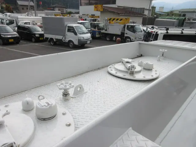 いすゞ エルフ BDG-NKS85AN(4WD)の写真7