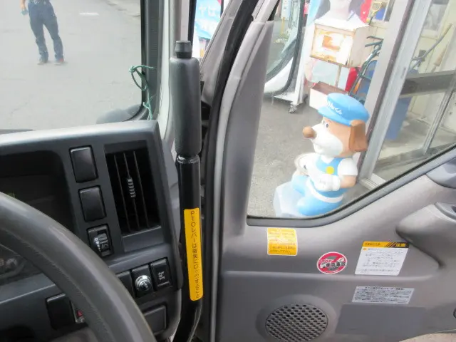 いすゞ エルフ BDG-NKS85AN(4WD)の写真12