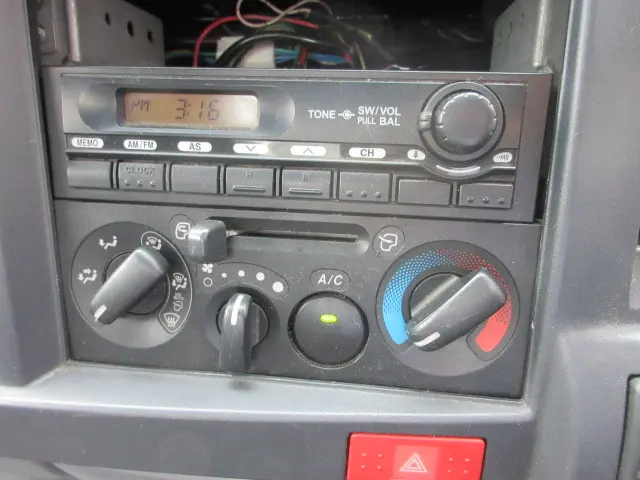 いすゞ エルフ BDG-NKS85AN(4WD)の写真15