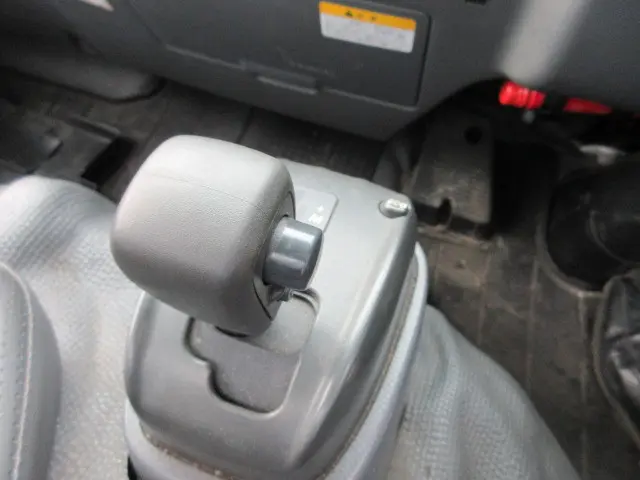 いすゞ エルフ BDG-NKS85AN(4WD)の写真16