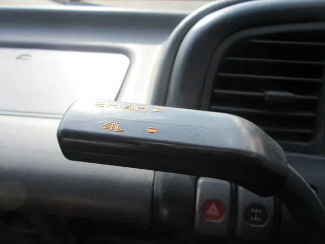 いすゞ エルフ KR-NHS69EA(4WD)の写真28