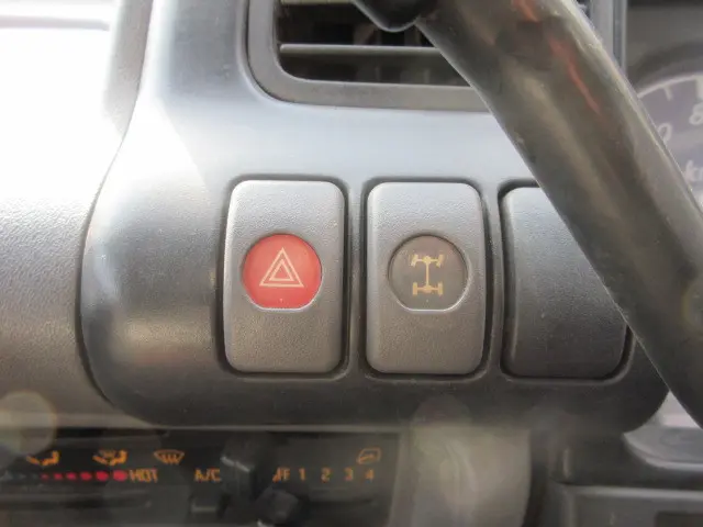 いすゞ エルフ KR-NHS69EA(4WD)の写真29