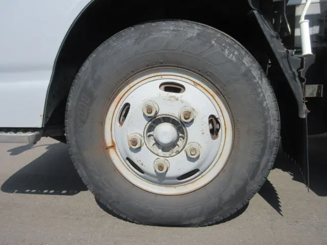 いすゞ エルフ KR-NKR81EP(2WD)の写真8