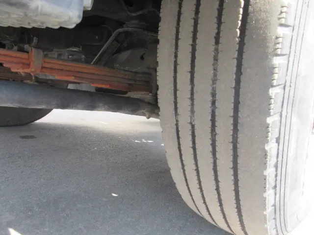 いすゞ エルフ KR-NKR81EP(2WD)の写真9