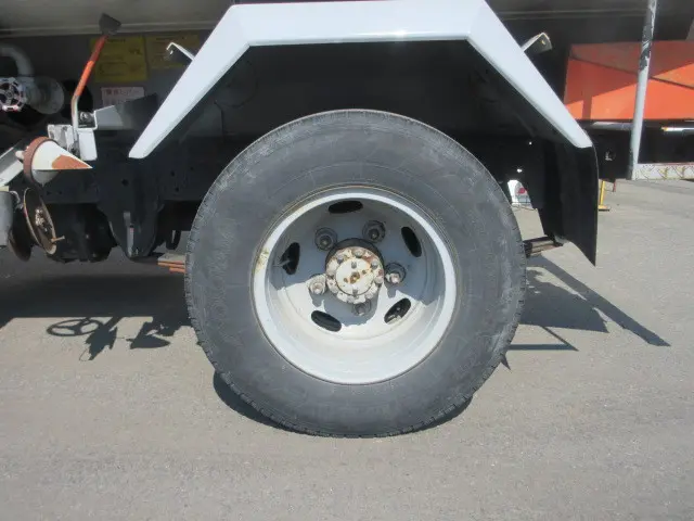 いすゞ エルフ KR-NKR81EP(2WD)の写真10