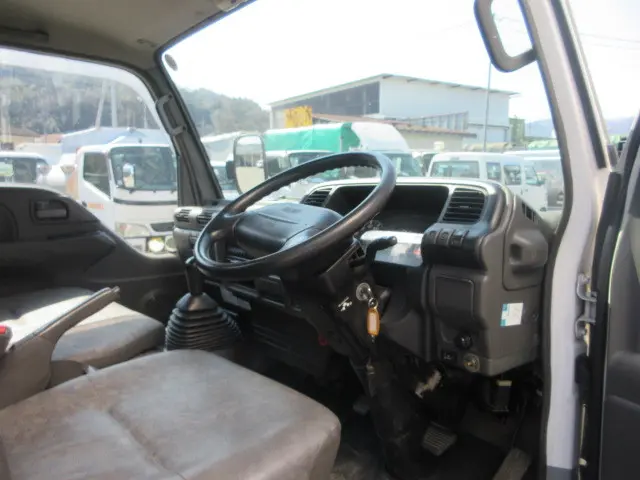 いすゞ エルフ KR-NKR81EP(2WD)の写真25