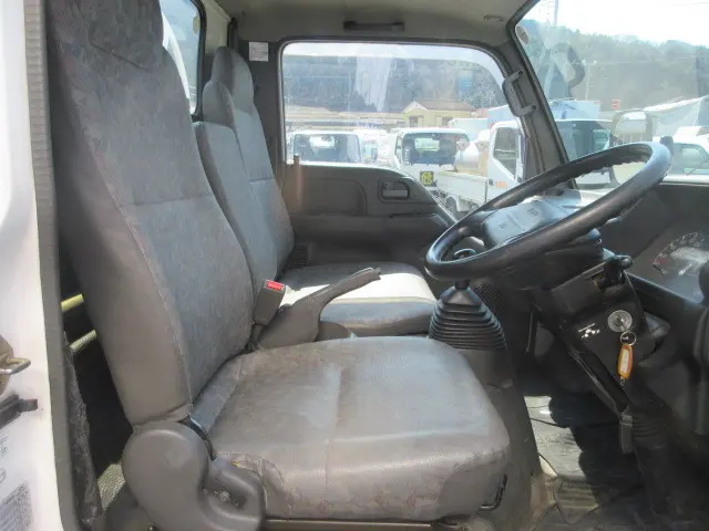 いすゞ エルフ KR-NKR81EP(2WD)の写真26