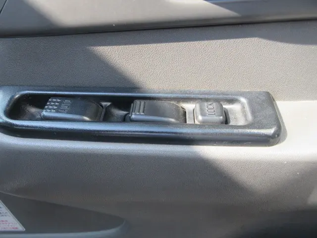 いすゞ エルフ KR-NKR81EP(2WD)の写真27
