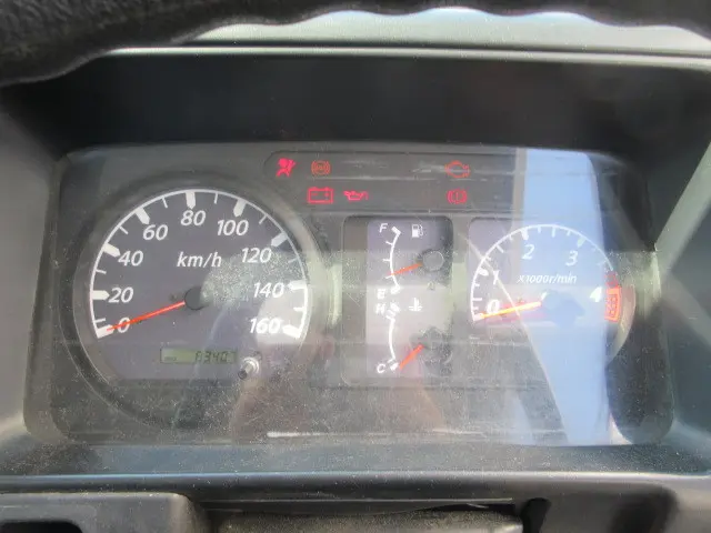 いすゞ エルフ KR-NKR81EP(2WD)の写真32