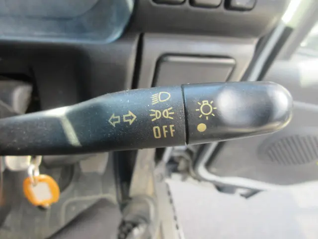 いすゞ エルフ KR-NKR81EP(2WD)の写真33