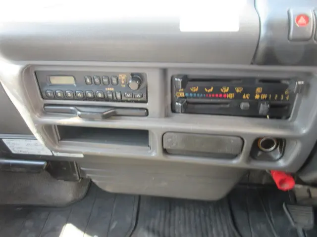 いすゞ エルフ KR-NKR81EP(2WD)の写真35