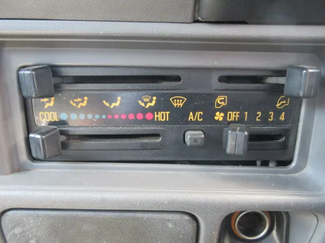 いすゞ エルフ KR-NKR81EP(2WD)の写真36