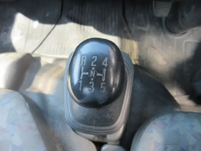 いすゞ エルフ KR-NKR81EP(2WD)の写真40
