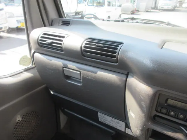 いすゞ エルフ KR-NKR81EP(2WD)の写真42