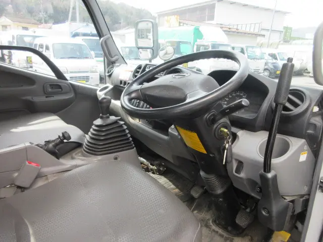 日野 デュトロ TKG-XZU675M(4WD)の写真33