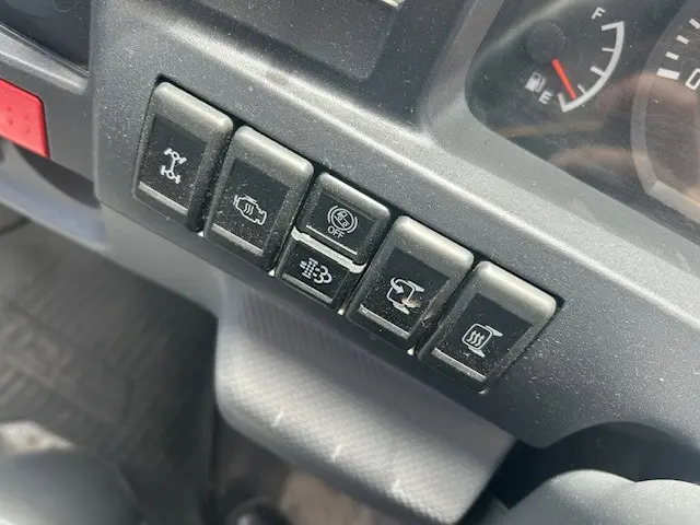 いすゞ エルフ BDG-NKS85AN(4WD)の写真11