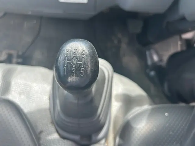 いすゞ エルフ BDG-NKS85AN(4WD)の写真13