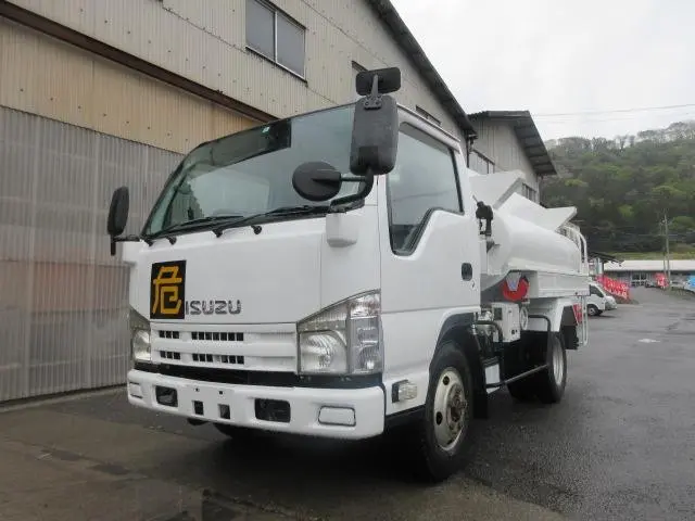 いすゞ エルフ BDG-NKS85AN(4WD)の写真1