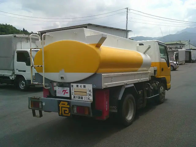 いすゞ エルフ BDG-NKS85AN(4WD)の写真4