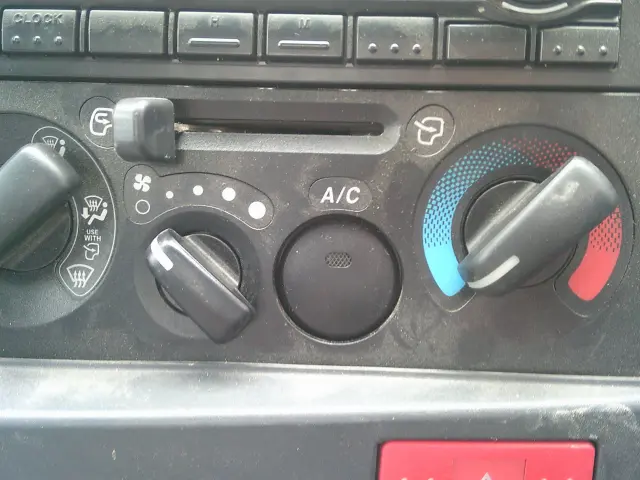 いすゞ エルフ BDG-NKS85AN(4WD)の写真31