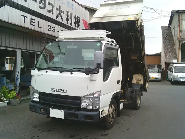 いすゞ エルフ TDG-NKS85AN(4WD)の写真1