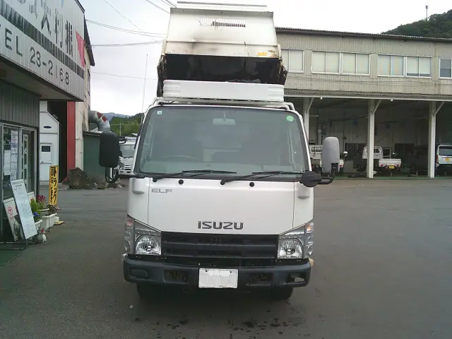 いすゞ エルフ TDG-NKS85AN(4WD)の写真2