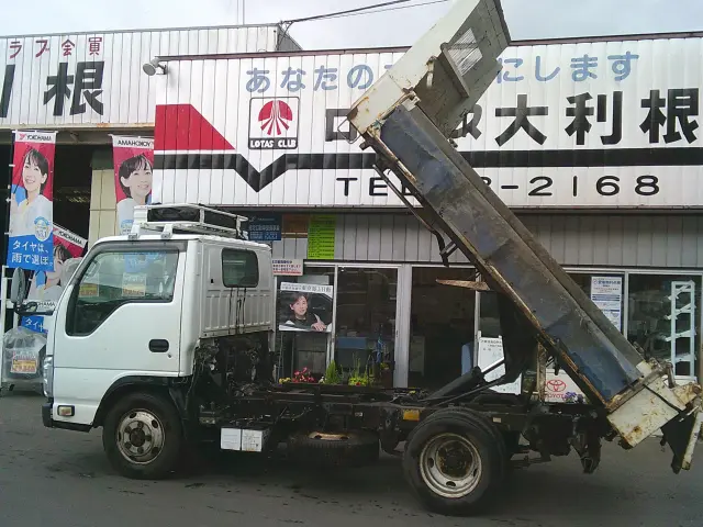 いすゞ エルフ TDG-NKS85AN(4WD)の写真4