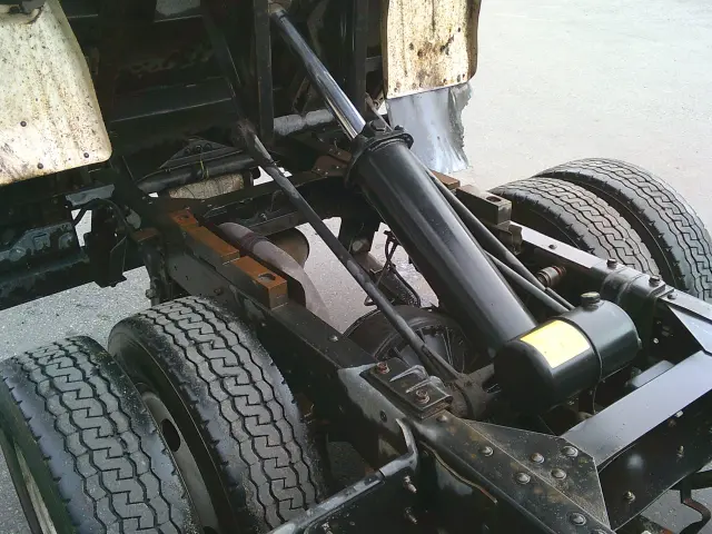 いすゞ エルフ TDG-NKS85AN(4WD)の写真7