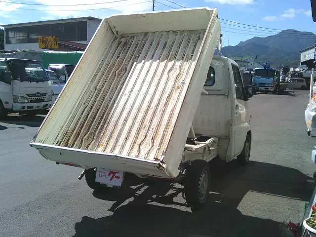 日産 クリッパートラック GBD-U72T(4WD)の写真4