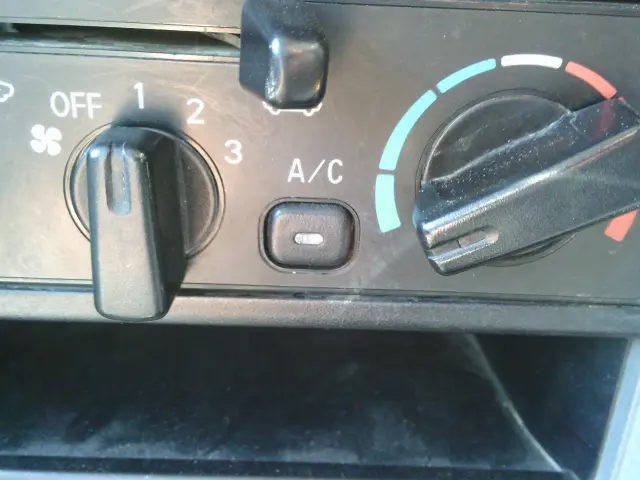 日産 クリッパートラック GBD-U72T(4WD)の写真28