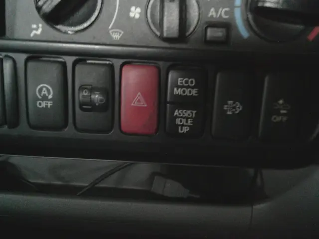 日野 デュトロ TKG-XZU675M(4WD)の写真32