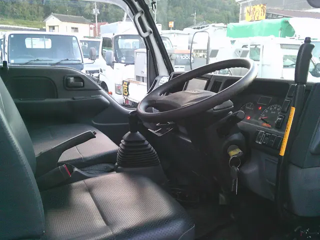 いすゞ エルフ TPG-NKS85AN(4WD)の写真23