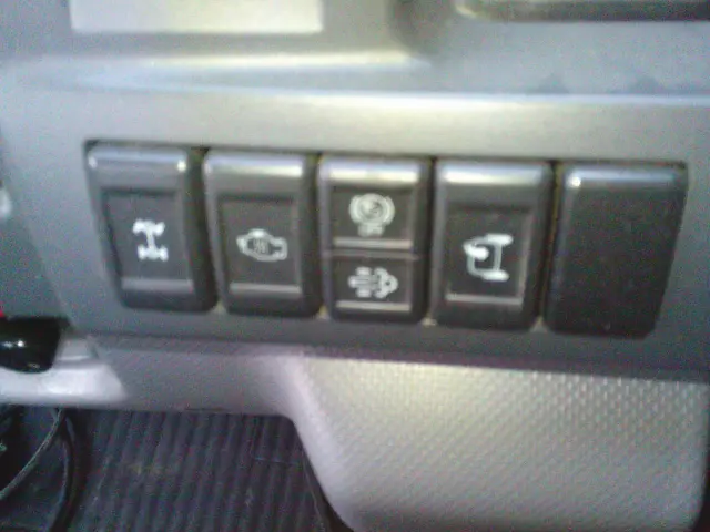 いすゞ エルフ TPG-NKS85AN(4WD)の写真32