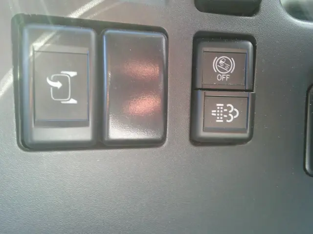 いすゞ エルフ 2RG-NMS88AN(4WD)の写真31