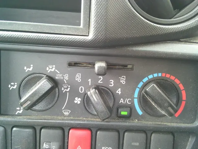 日野 デュトロ TKG-XZU675M(4WD)の写真35