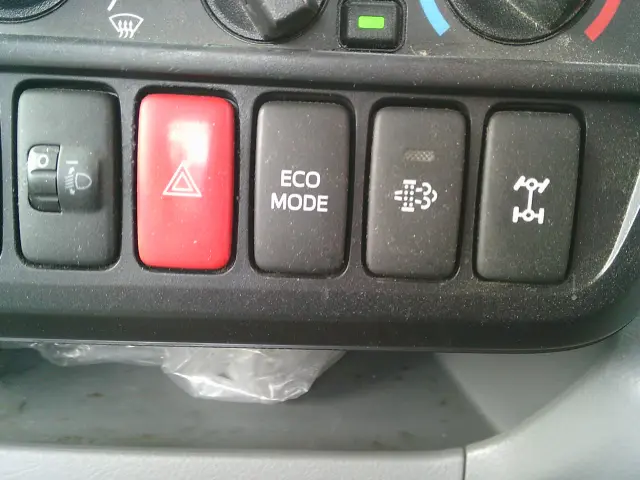 日野 デュトロ TKG-XZU675M(4WD)の写真36