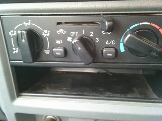 日産 クリッパーバン GBD-U72V(4WD)の写真35