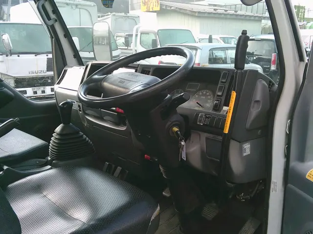 いすゞ エルフ TDG-NKS85AN(4WD)の写真25