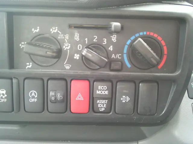 日野 デュトロ TKG-XZU675M(4WD)の写真36