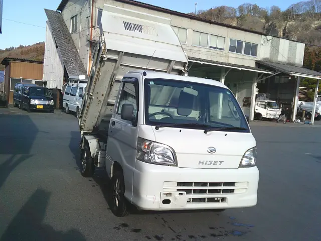 ダイハツ ハイゼットトラック EBD-S211P(4WD)の写真3