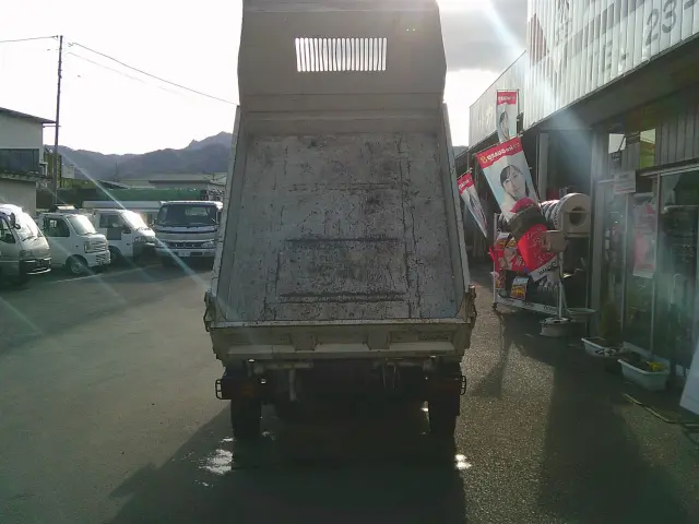 ダイハツ ハイゼットトラック EBD-S211P(4WD)の写真5